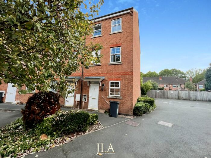 5 Bedroom Semi-Detached House To Rent In Englewood Close, Leicester, LE4