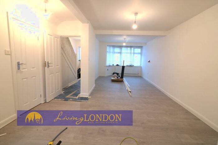 4 Bedroom Terraced House To Rent In Crest Drive, Enfield, EN3