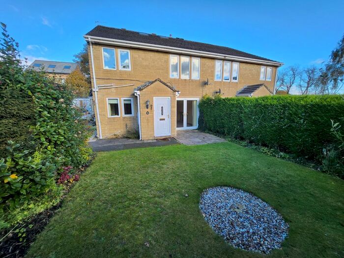 2 Bedroom Flat To Rent In Broomfield Avenue, Halifax, HX3