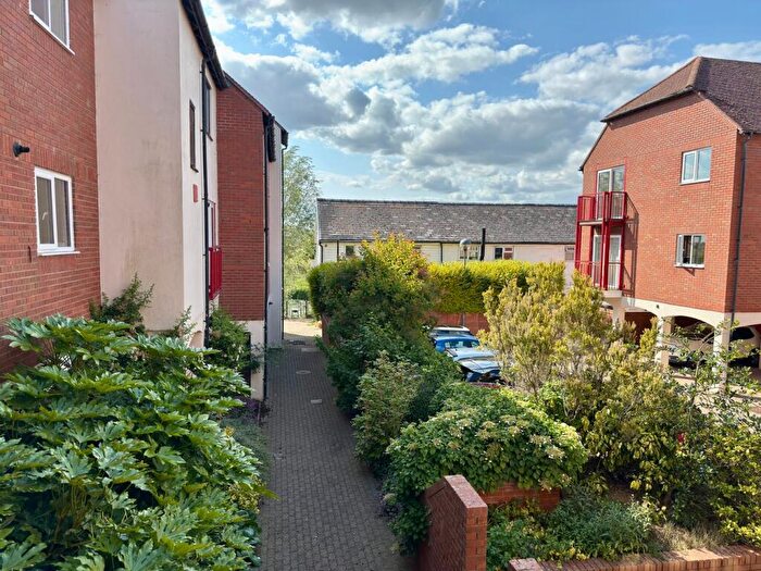 2 Bedroom Apartment For Sale In Priors Court, Tewkesbury, GL20