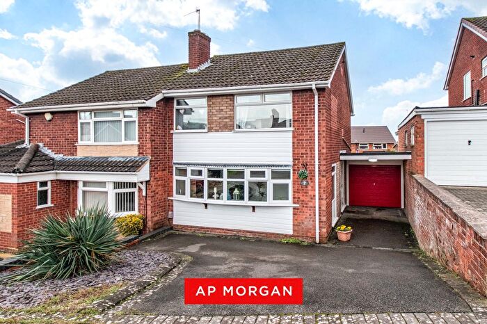 3 Bedroom Semi Detached House For Sale In Edinburgh Crescent, Stourbridge, West Midlands, DY8