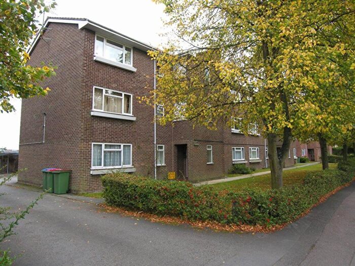 2 Bedroom Flat To Rent In Grange Court Newbury, RG14