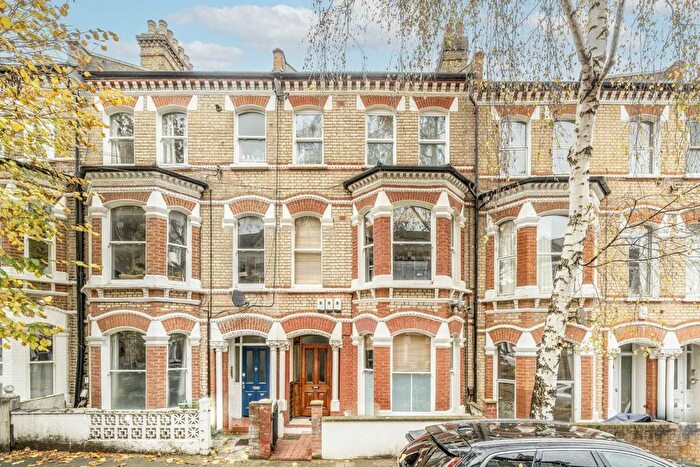 1 Bedroom Flat To Rent In St. Luke's Avenue, London, SW4