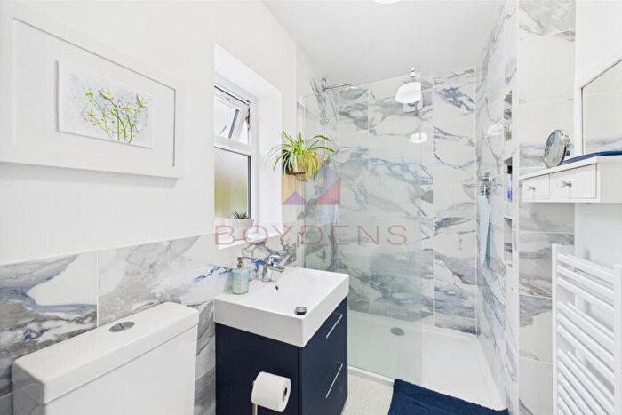 4 Bedroom Detached House For Sale In Glen Avenue, Colchester, CO3