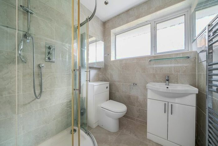 5 Bedroom Flat To Rent In Henley Drive, Kingston, KT2