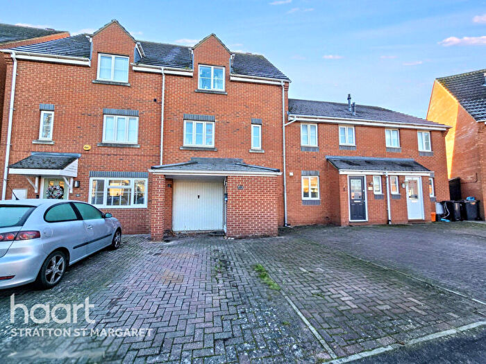 3 Bedroom Terraced House For Sale In Winton Road, Stratton, SN3