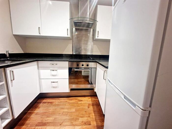 Studio To Rent In Garratt Lane, London, SW18