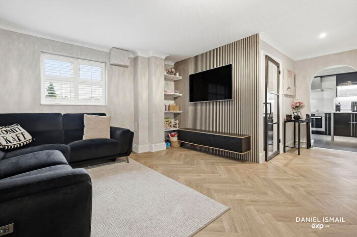 3 Bedroom Detached House For Sale In Kenton Way, Langdon Hills, Basildon, SS16