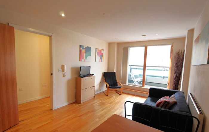 1 Bedroom Flat For Sale In Gateway West, East Street, Leeds, West Yorkshire, LS9