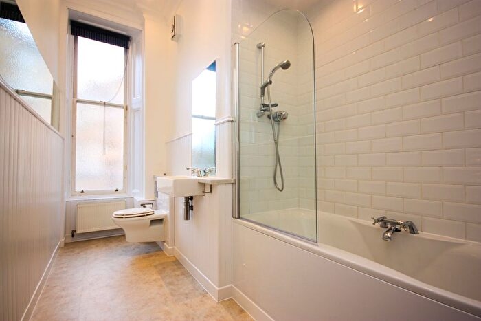 4 Bedroom Flat To Rent In Turnberry Road, Glasgow, G11
