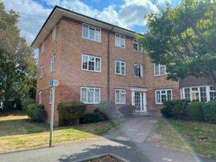 2 Bedroom Flat To Rent In Robin Hood Lane, Sutton, SM1