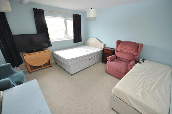 3 Bedroom Semi-Detached House For Sale In Grampian Way, Thorne, DN8