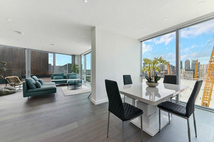 3 Bedroom Flat To Rent In Cutter Lane, London, SE10