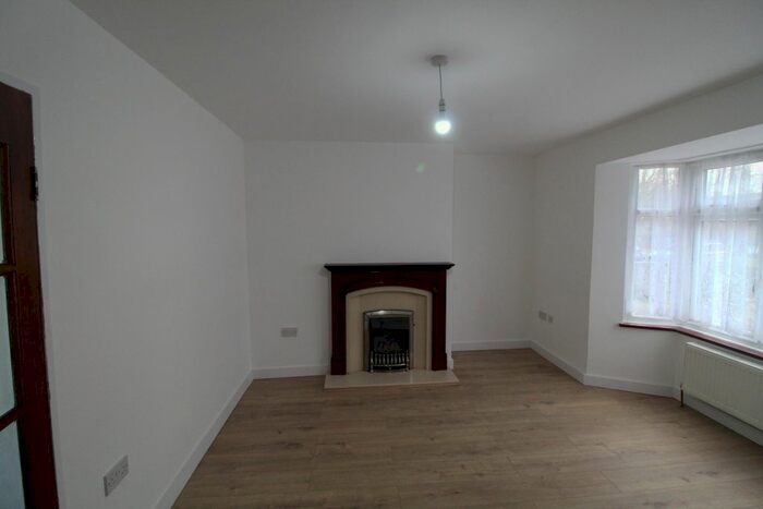 2 Bedroom Maisonette To Rent In Wetherby Close, Northolt, UB5