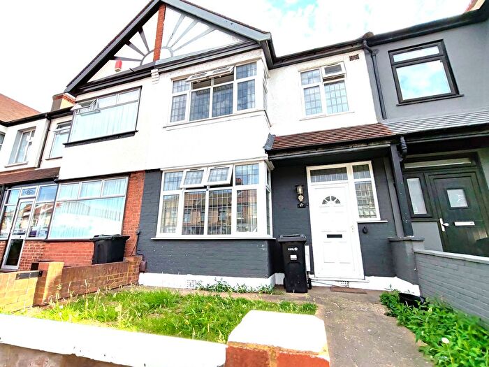 3 Bedroom Terraced House To Rent In Meads Lane, Seven Kings, IG3