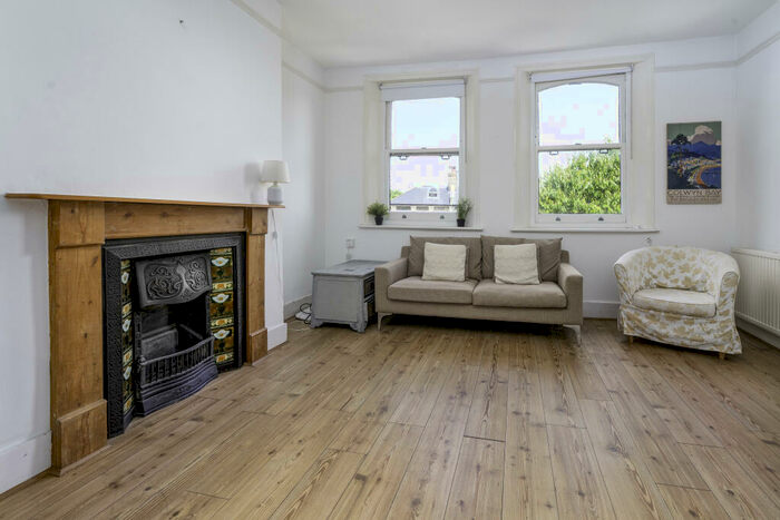 2 Bedroom Apartment To Rent In Penn Road, London, N7