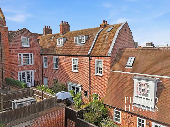3 Bedroom Semi-Detached House For Sale In High Street, Billericay, CM12
