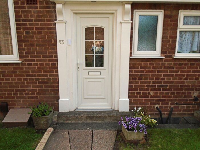 3 Bedroom Flat To Rent In West Drive, B5