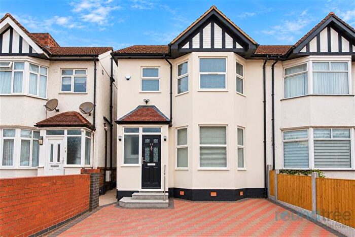 3 Bedroom Semi Detached House To Rent In Sydney Grove, Hendon, NW4