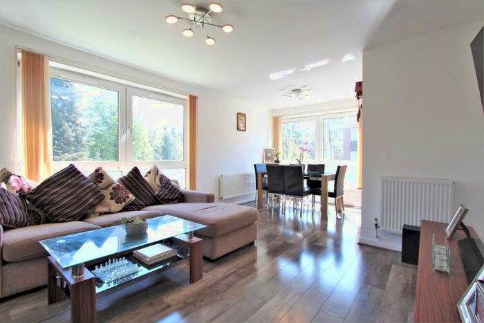 2 Bedroom Flat To Rent In Liebenrood Road, Reading, Reading, RG30