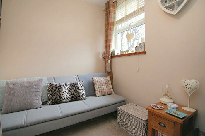 2 Bedroom Cottage For Sale In Back Lane, Leeds, LS12