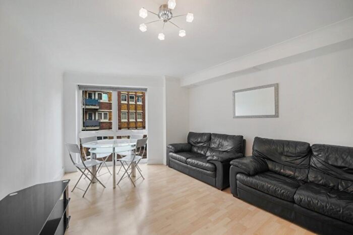2 Bedroom Apartment For Sale In Poplar High Street, London, E14