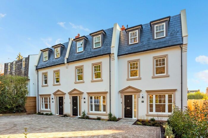 3 Bedroom Town House To Rent In Station Road, Sunningdale, Ascot, SL5