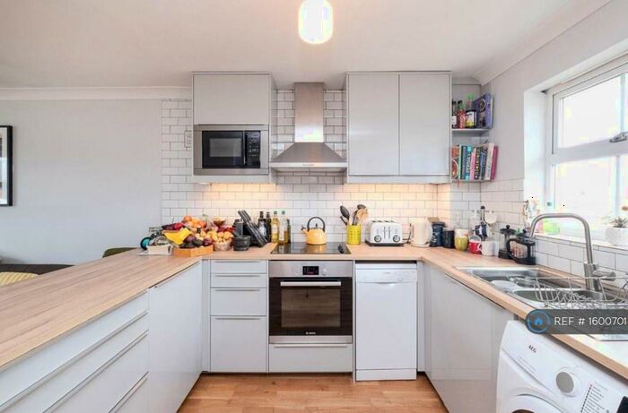 2 Bedroom Flat To Rent In Middleton House, London, SE15