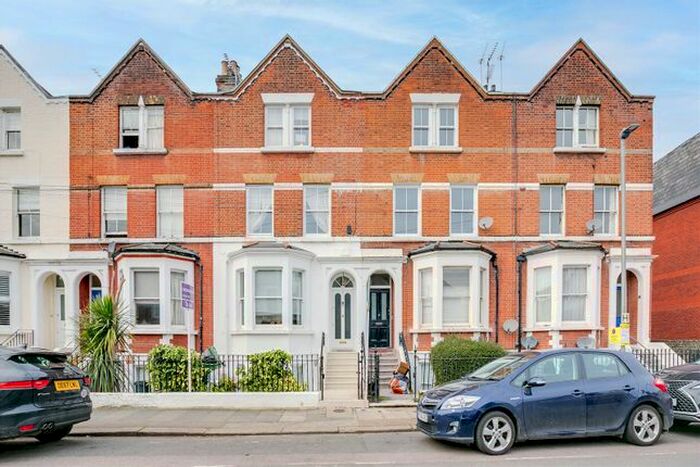 3 Bedroom Flat To Rent In Burstock Road, East Putney, SW15