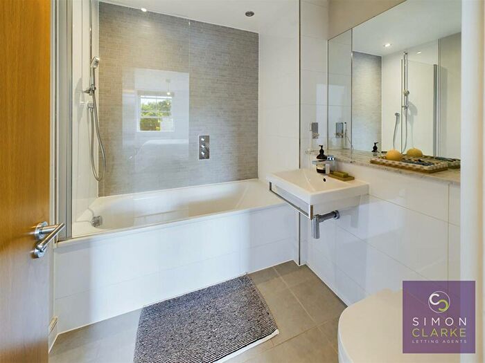 2 Bedroom Apartment To Rent In Holders Hill Road, Mill Hill, NW7