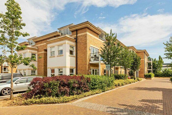 2 Bedroom Flat To Rent In Dyas Road, Sunbury-On-Thames, TW16