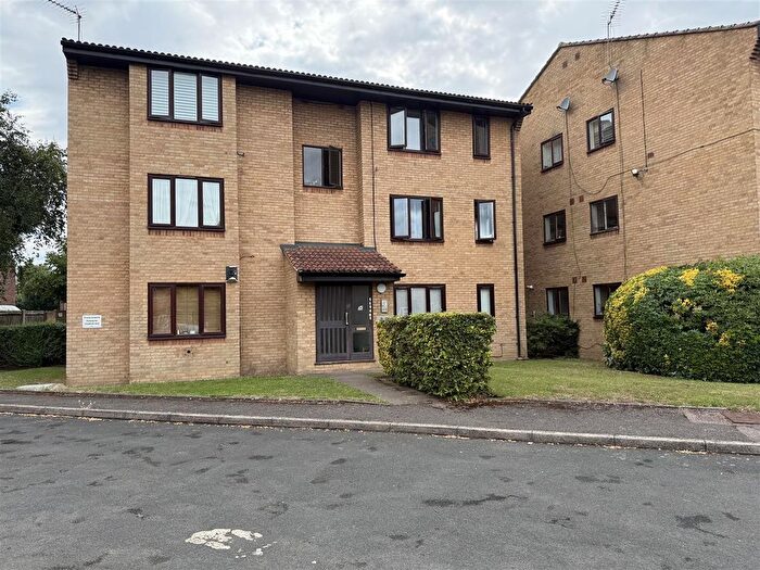 1 Bedroom Flat To Rent In Hogarth Crescent, SW19