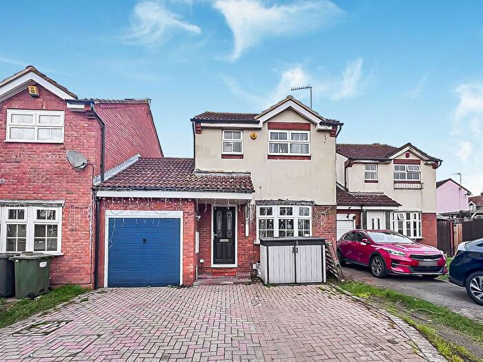 3 Bedroom Link Detached House For Sale In Chapel Gardens, Quedgeley, Gloucester, GL2