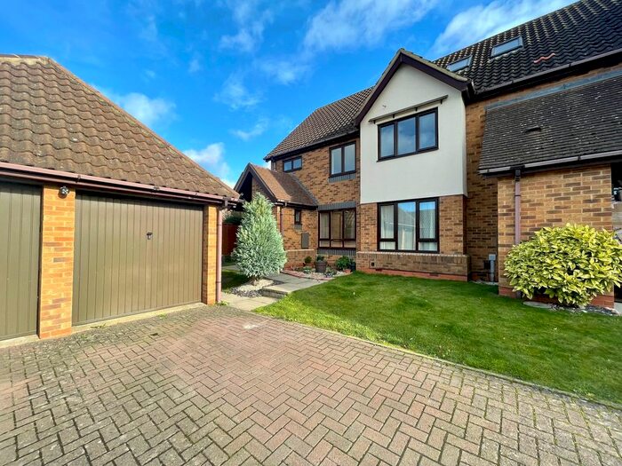 3 Bedroom Semi-Detached House To Rent In Curlew Crescent, Royston, SG8