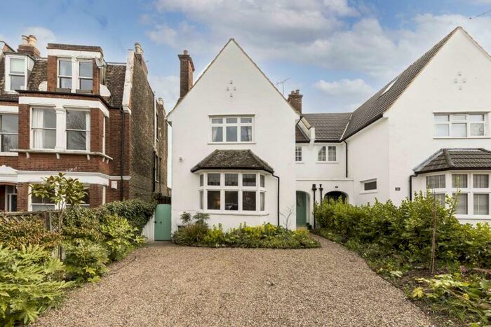 5 Bedroom House To Rent In Coppetts Road, London, N10