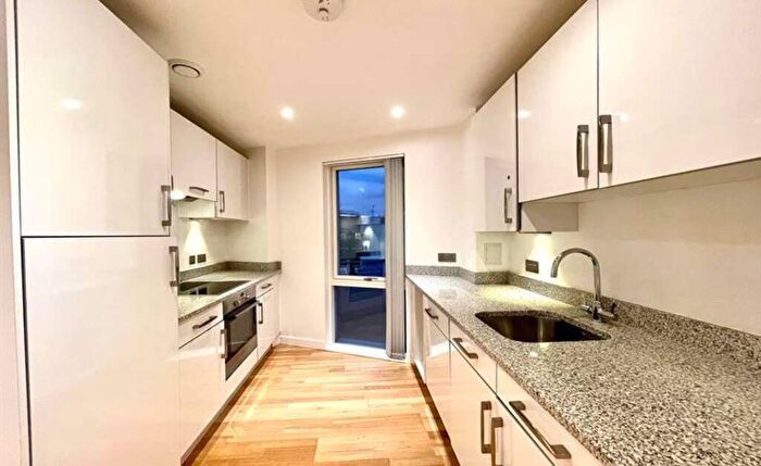 2 Bedroom Flat To Rent In Godfrey Place, London, E2