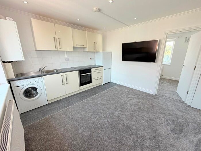 1 Bedroom Flat To Rent In Thorn Close, Northolt, UB5