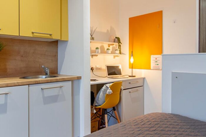Apartment To Rent In Premium Studio Orbital House, NG7