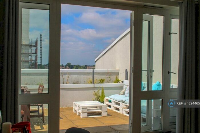 1 Bedroom Penthouse To Rent In Park Lane, London, CR0