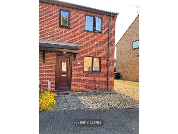 2 Bedroom Semi-Detached House To Rent In Wendover Mews, Bourne, PE10