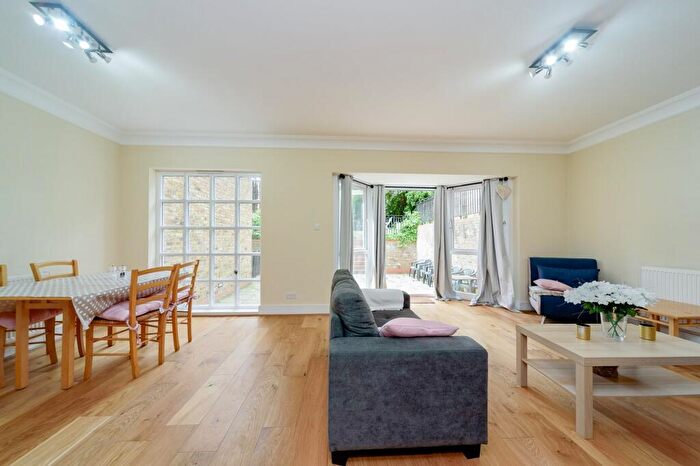 3 Bedroom Apartment To Rent In West End Lane, London, NW6