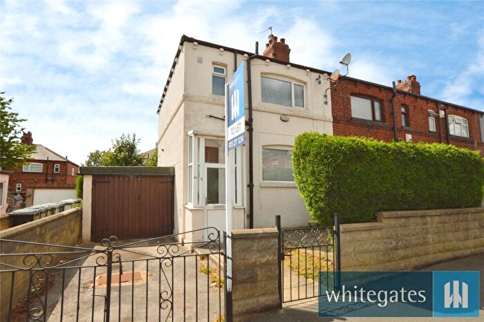 3 Bedroom Semi-Detached House To Rent In Cross Flatts Grove, Leeds, LS11