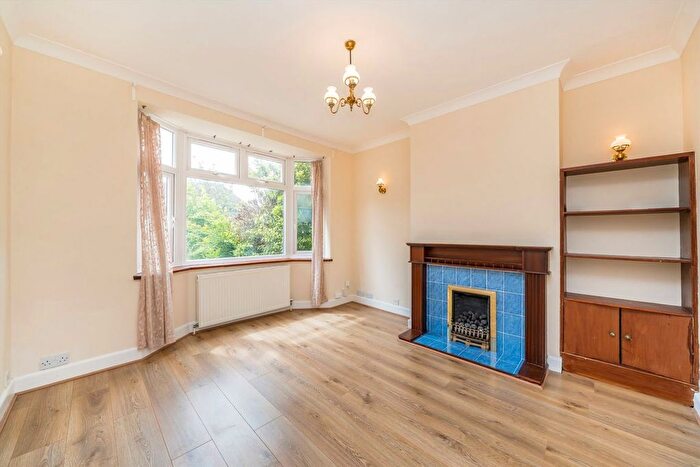 3 Bedroom Semi-Detached House To Rent In Dumbreck Road, London, SE9