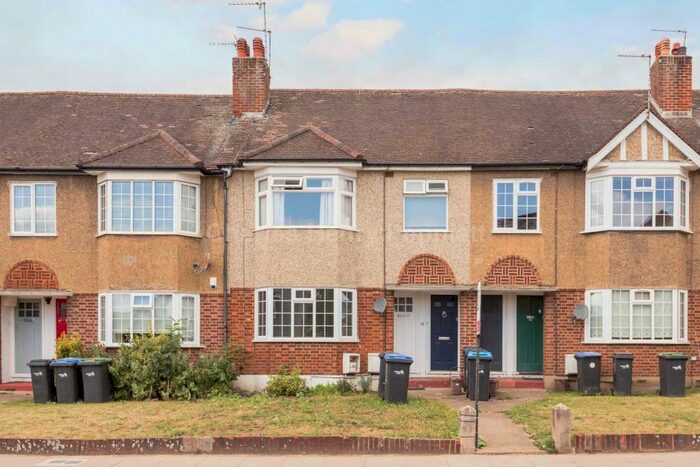 2 Bedroom Apartment To Rent In Eaton Road, Enfield Town, EN1
