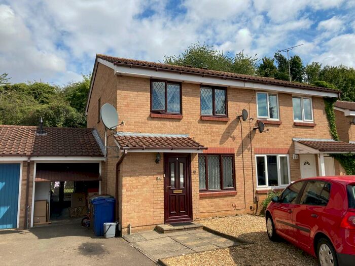 3 Bedroom Semi-Detached House To Rent In Roman Way, Bicester, OX26