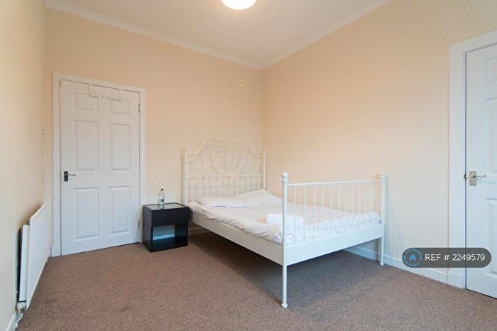 2 Bedroom Flat To Rent In Merton Drive, Glasgow, G52