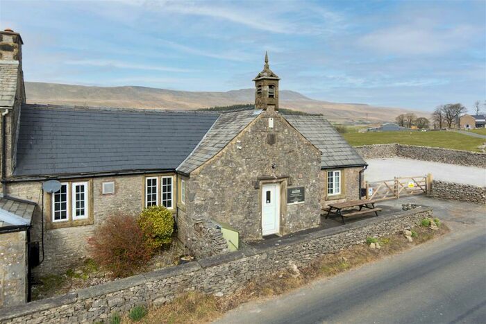 6 Bedroom Semi-Detached House For Sale In The Old School Bunkhouse, Chapel-le-Dale, LA6