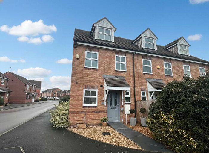 3 Bedroom End Of Terrace House For Sale In Lamplighters Walk, Trowbridge, BA14