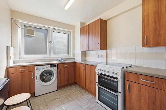1 Bedroom Flat To Rent In Tuscan House, Bethnal Green, E2
