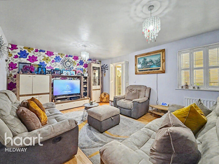 3 Bedroom End Of Terrace House For Sale In Juno Way, Rochester, ME3